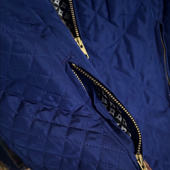 New Crown & Ivy Women's Blue Quilted Vest - Picture 4 of 6
